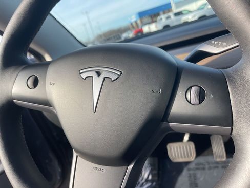 Used 2023 Tesla Model 3 Standard Range image 18