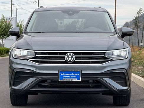 Used 2024 Volkswagen Tiguan SE AWD/4WD image 8