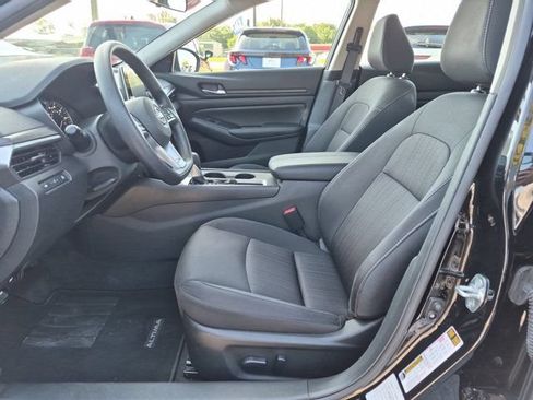 Used 2025 Nissan Altima 2.5 SV FWD image 24