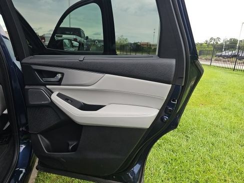 Used 2025 Acura MDX w/ Technology Package FWD image 16