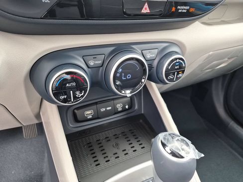 New 2026 Hyundai Venue SEL FWD image 21
