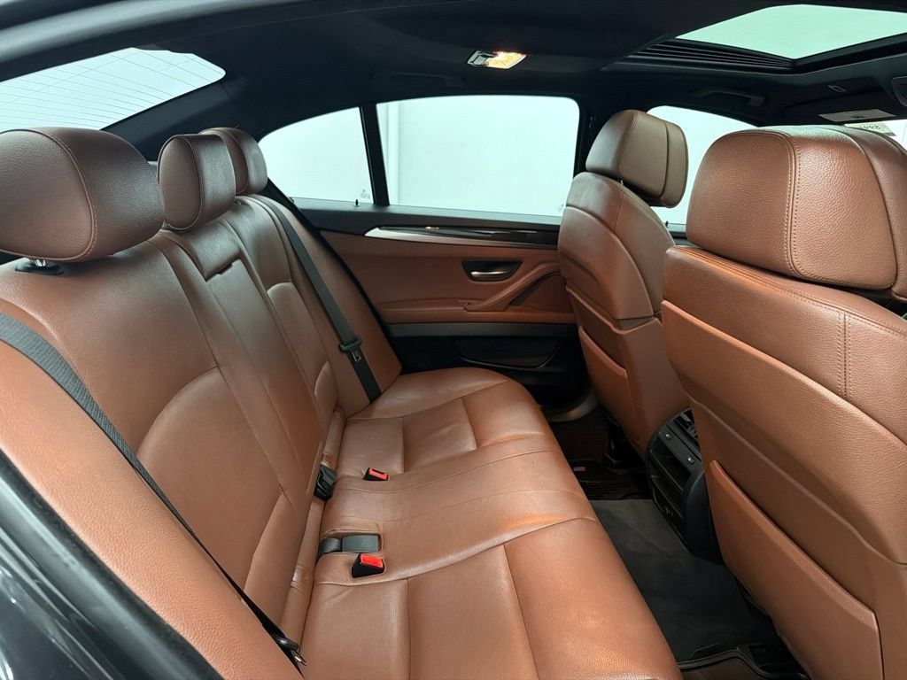 Used 2013 BMW 550i xDrive Sedan AWD/4WD image 28