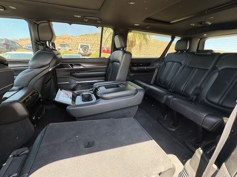Used 2024 Jeep Grand Wagoneer L 4WD image 10