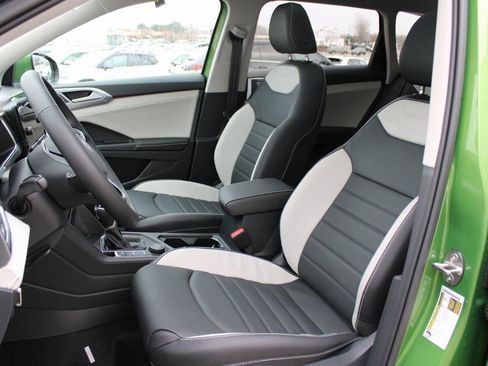 New 2026 Volkswagen Taos SEL AWD/4WD image 7