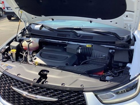 Used 2024 Chrysler Pacifica Pinnacle image 50