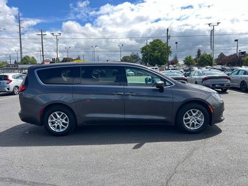 Used 2023 Chrysler Voyager LX FWD image 8