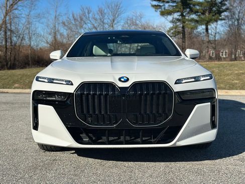 Certified 2025 BMW 740i xDrive 740i xDrive w/ Executive Package image 2