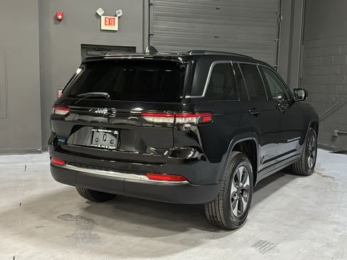 Used 2023 Jeep Grand Cherokee 4WD 4xe image 4