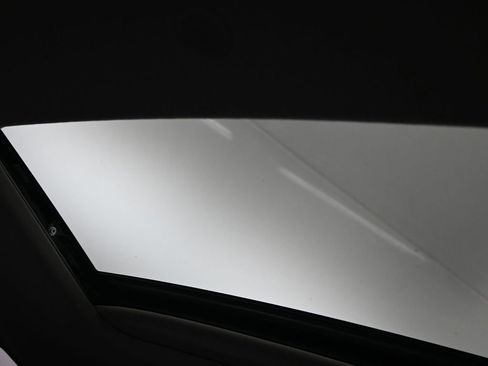 Certified 2023 Hyundai Venue SEL FWD image 17