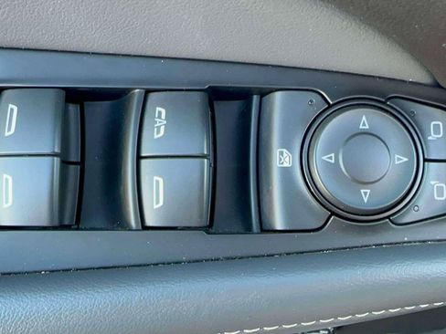 Used 2024 Buick Enclave Essence w/ Experience Buick Package AWD/4WD image 9