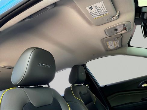 Used 2025 Chevrolet Trax ACTIV FWD image 26