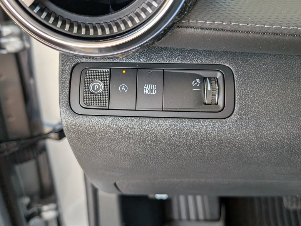 New 2027 Chevrolet Equinox LT w/ Convenience Package II FWD image 14