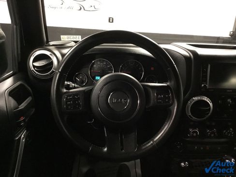 Used 2015 Jeep Wrangler Unlimited Rubicon w/ Connectivity Group image 41