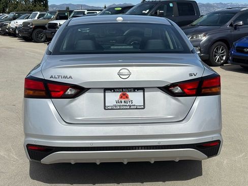 Used 2024 Nissan Altima 2.5 SV image 7