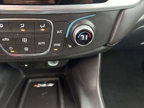 Used 2022 Chevrolet Traverse LT w/ Midnight/Sport Edition image 24