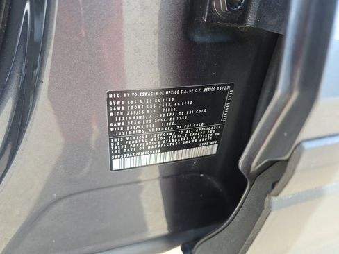 Used 2023 Volkswagen Tiguan SE image 37