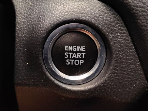 Used 2021 Toyota RAV4 XLE FWD image 32
