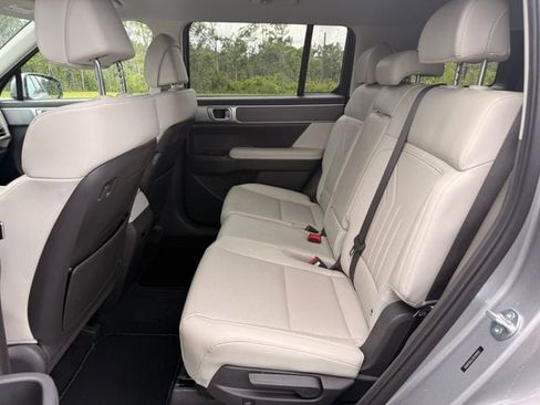 Used 2025 Hyundai Santa Fe SEL FWD image 6