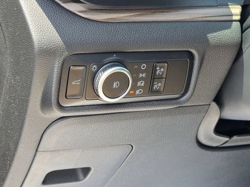 Used 2023 Ford Explorer Limited w/ Equipment Group 301A RWD image 9