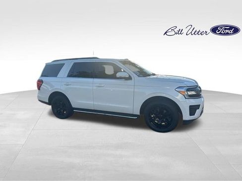 Used 2023 Ford Expedition XLT RWD image 3