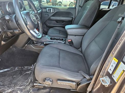Used 2019 Jeep Wrangler Unlimited Sahara AWD/4WD image 16