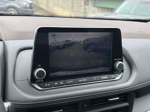 Used 2023 Nissan Rogue S image 25