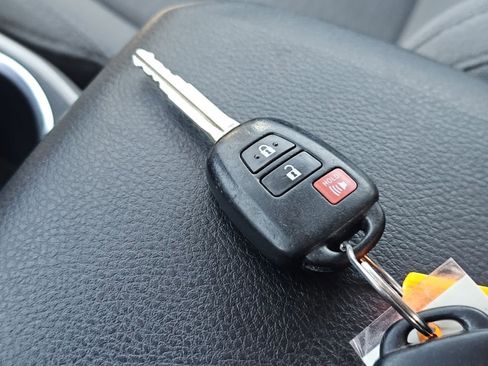 Used 2019 Toyota Tacoma SR5 AWD/4WD image 35