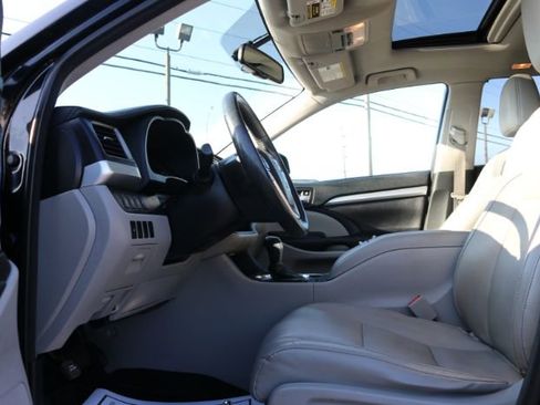 Used 2016 Toyota Highlander XLE image 21