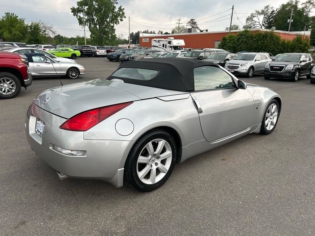 Used 2005 Nissan 350Z Touring RWD image 22