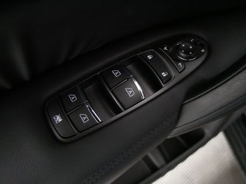 Used 2024 Nissan Armada SL image 14