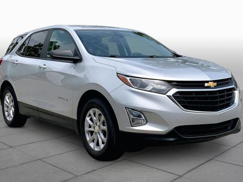 Used 2021 Chevrolet Equinox LS w/ LS Convenience Package FWD image 2