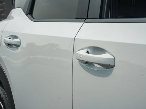 Used 2025 Nissan Kicks SV AWD/4WD image 18