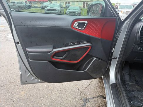 Used 2023 Kia Soul GT-Line w/ GT-Line Technology Package FWD image 11