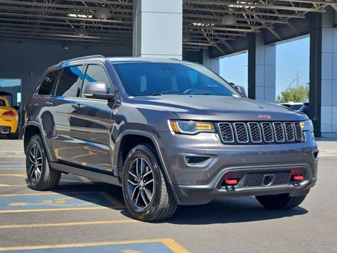 Used 2017 Jeep Grand Cherokee Trailhawk w/ Trailhawk Luxury Group AWD/4WD image 2