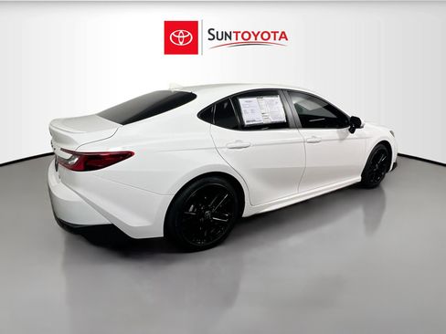 Used 2025 Toyota Camry SE FWD image 4