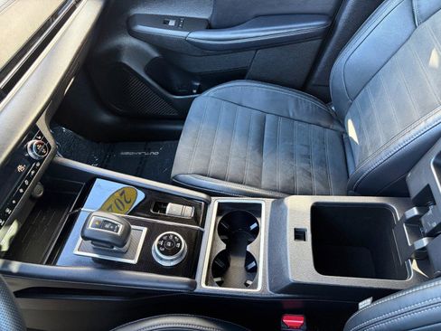 Used 2023 Mitsubishi Outlander SE Black Edition image 17