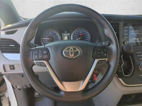 Certified 2020 Toyota Sienna LE FWD image 11