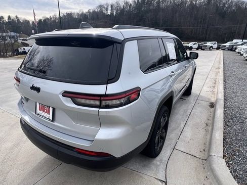 Used 2024 Jeep Grand Cherokee L Altitude image 3