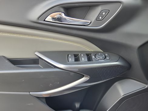 New 2026 Chevrolet Trax ACTIV w/ Sunroof Package FWD image 28