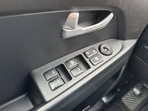 Used 2015 Kia Sportage LX image 32