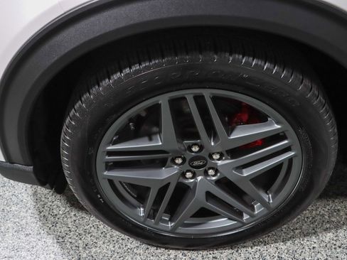 Used 2025 Ford Explorer ST image 11