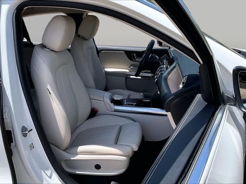 Used 2023 Mercedes-Benz GLA 250 4MATIC image 9