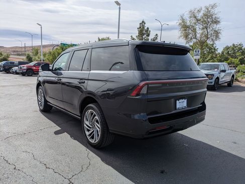 Used 2025 Lincoln Navigator Reserve image 5