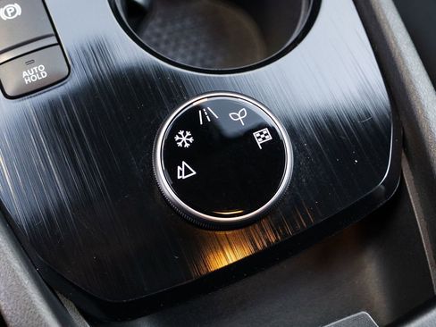 Used 2023 Nissan Rogue S image 18