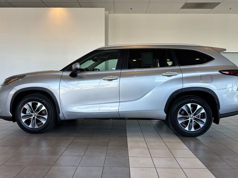 Certified 2024 Toyota Highlander XLE AWD/4WD image 7