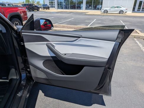 Used 2026 Tesla Model Y 2WD image 24