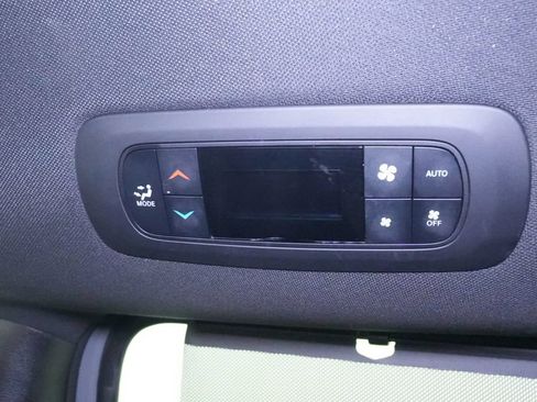 Used 2025 Chrysler Pacifica Select FWD image 20
