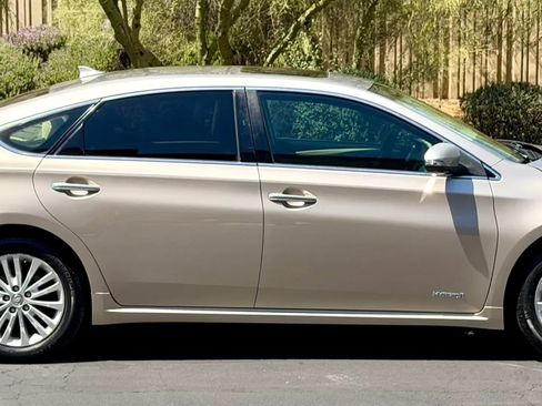 Used 2015 Toyota Avalon Limited FWD image 4