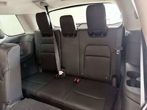 Used 2025 Nissan Pathfinder SL AWD/4WD image 13