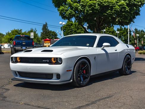 Used 2020 Dodge Challenger SRT Hellcat w/ Plus Package RWD image 5
